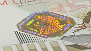 Close-up of pre-Euro Austrian Schilling banknote with a KINEGRAM® Patch showing Mozart