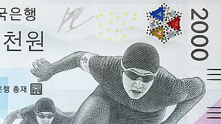 Close-up of a commemorative banknote for the Winter Olympic Games 2018 with a KINEGRAM COLORS® Patch